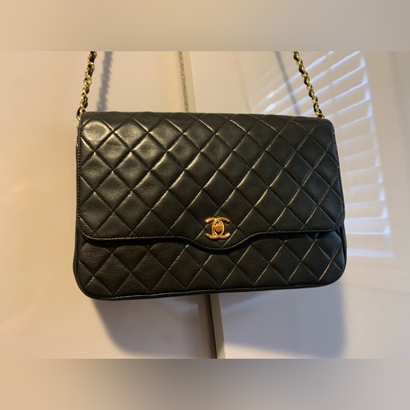 CHANEL Handbags - CHANEL Medium Single Flap Lambskin 24k GHW